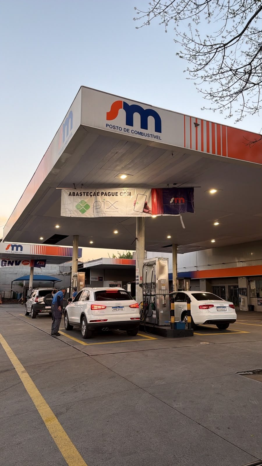Posto SM ao entardecer